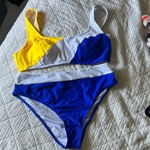 CUPSHE Yellow, White, and Blue Bikini Set.